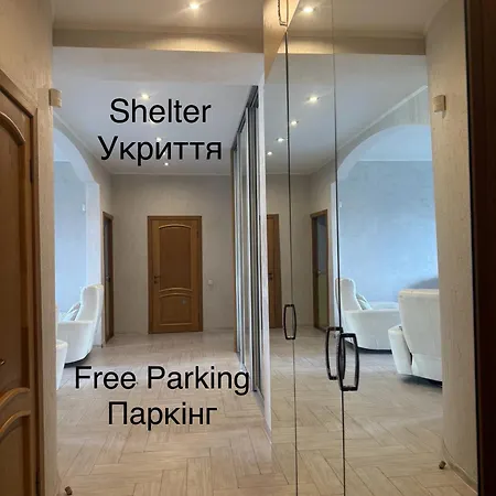 Sunny Arcadia Apartment