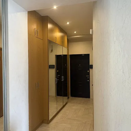 Sunny Arcadia Apartment
