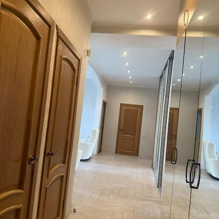 Sunny Arcadia Apartment